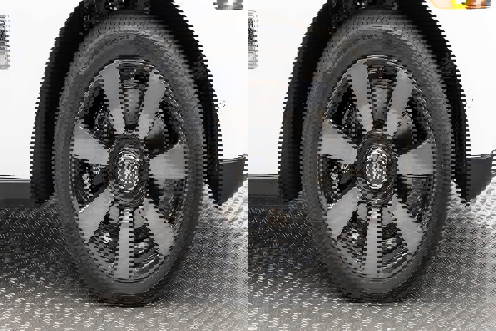 Used 2023 Rolls-Royce Cullinan w/ Cullinan Package image 61