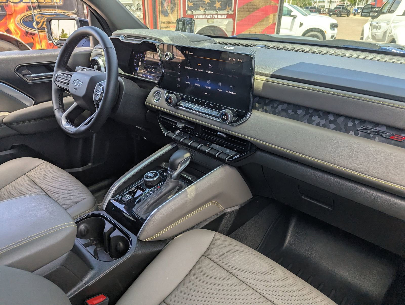 Used 2026 Chevrolet Colorado ZR2 w/ Technology Package AWD/4WD image 12