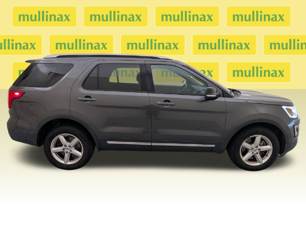 Used 2016 Ford Explorer XLT w/ Equipment Group 202A AWD/4WD image 2