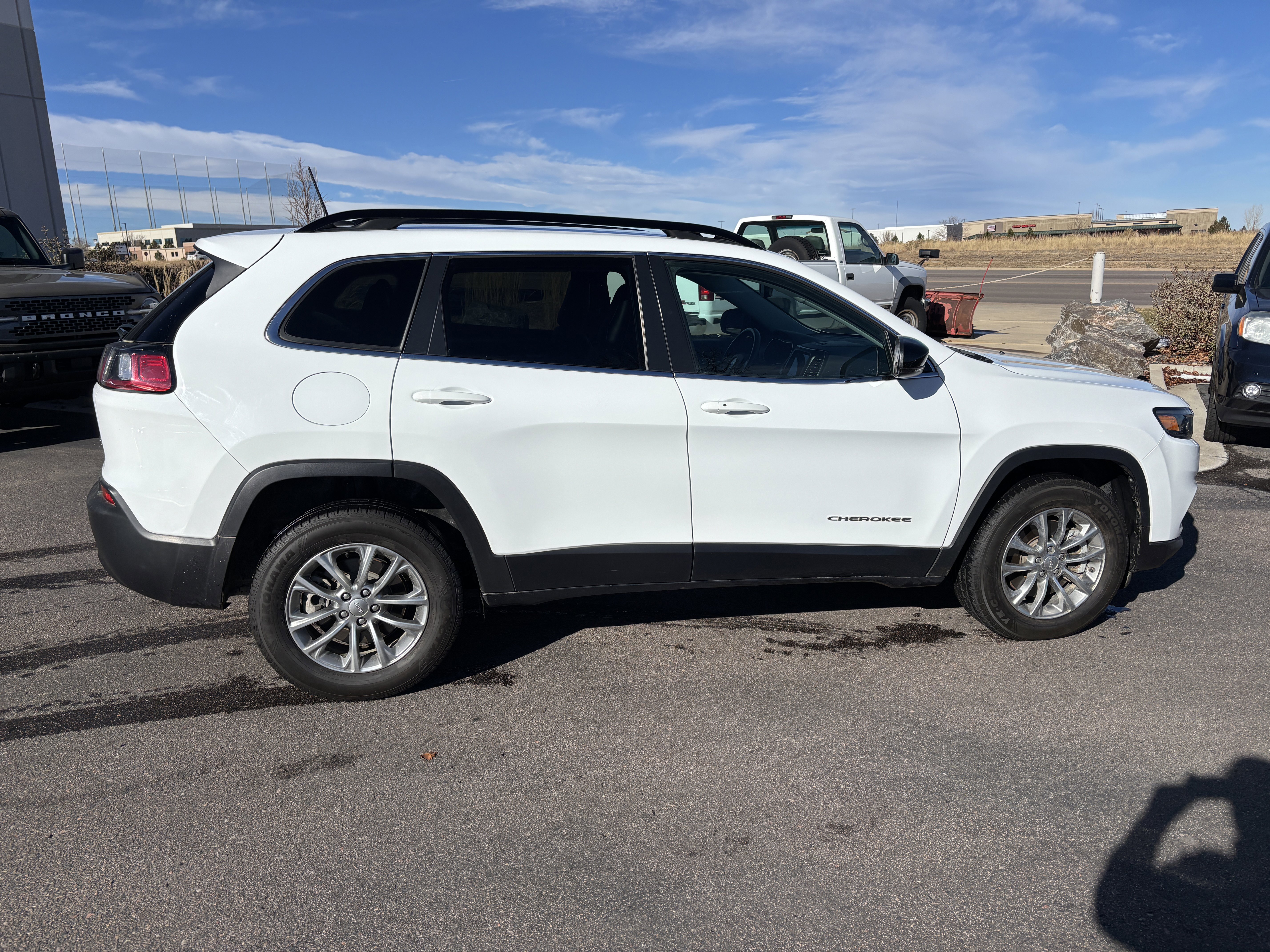 Used 2022 Jeep Cherokee Latitude Lux w/ Mopar Interior Package AWD/4WD image 8