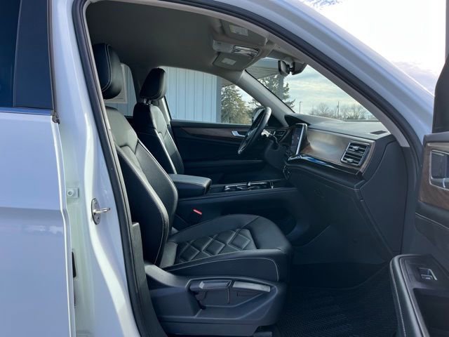 Used 2025 Volkswagen Atlas SE image 29