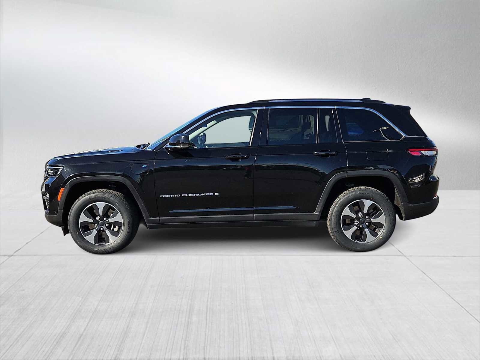 Used 2022 Jeep Grand Cherokee Limited 4xe w/ Luxury Tech Group II image 5