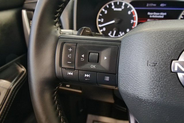 Used 2025 Nissan Rogue SV image 24