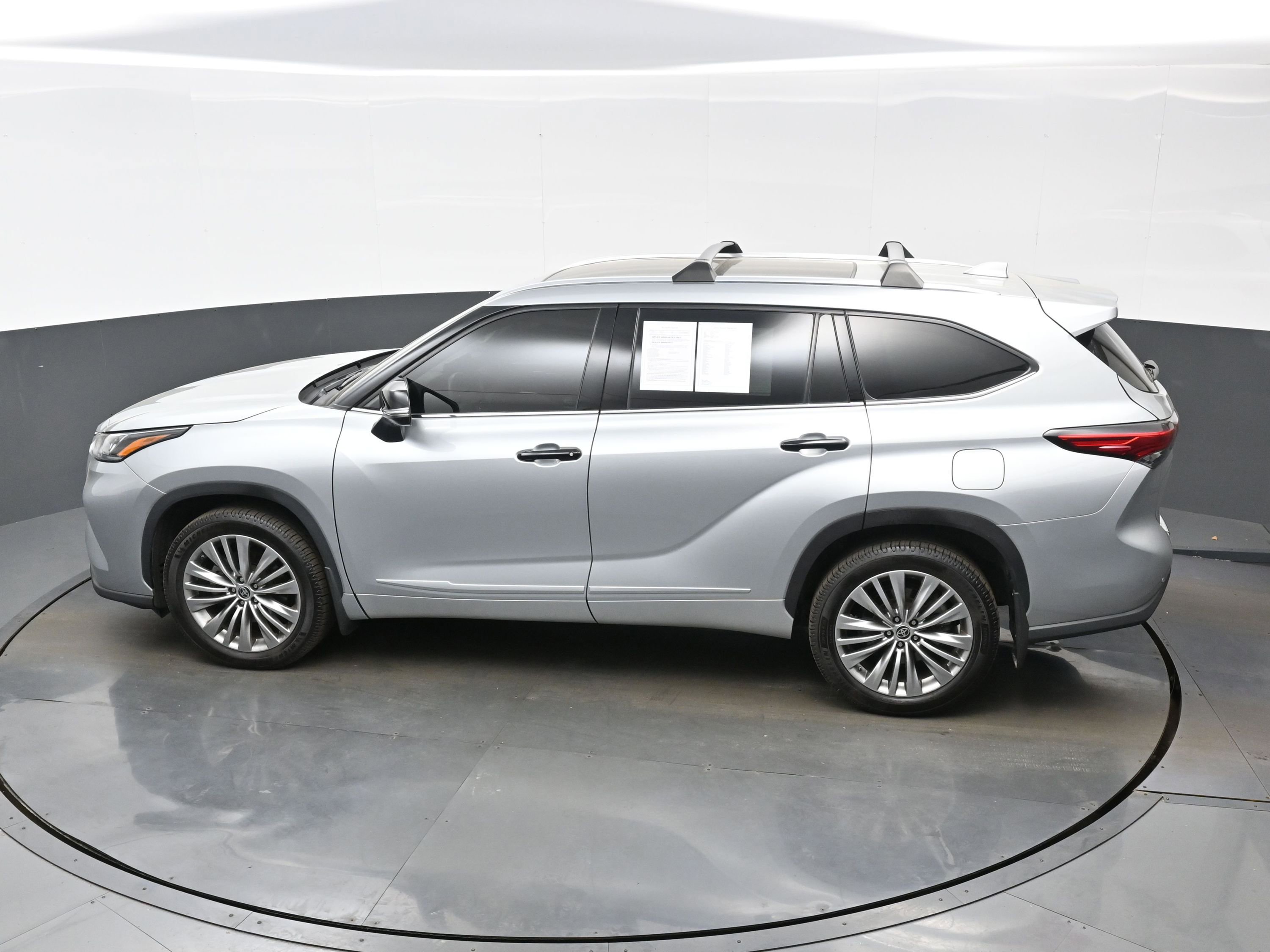 Used 2021 Toyota Highlander Platinum AWD/4WD image 38