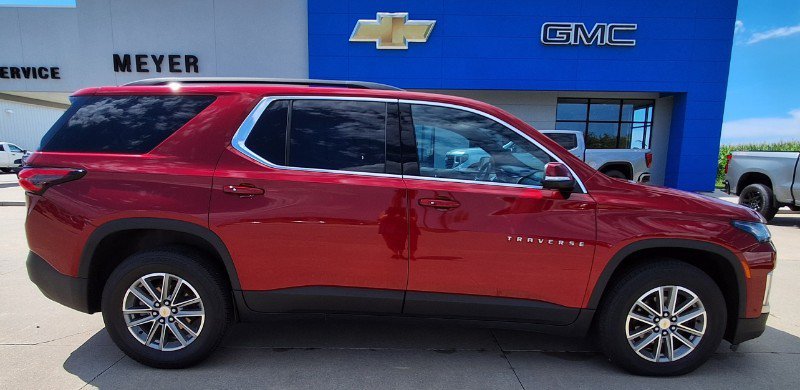 Used 2023 Chevrolet Traverse LT FWD image 1