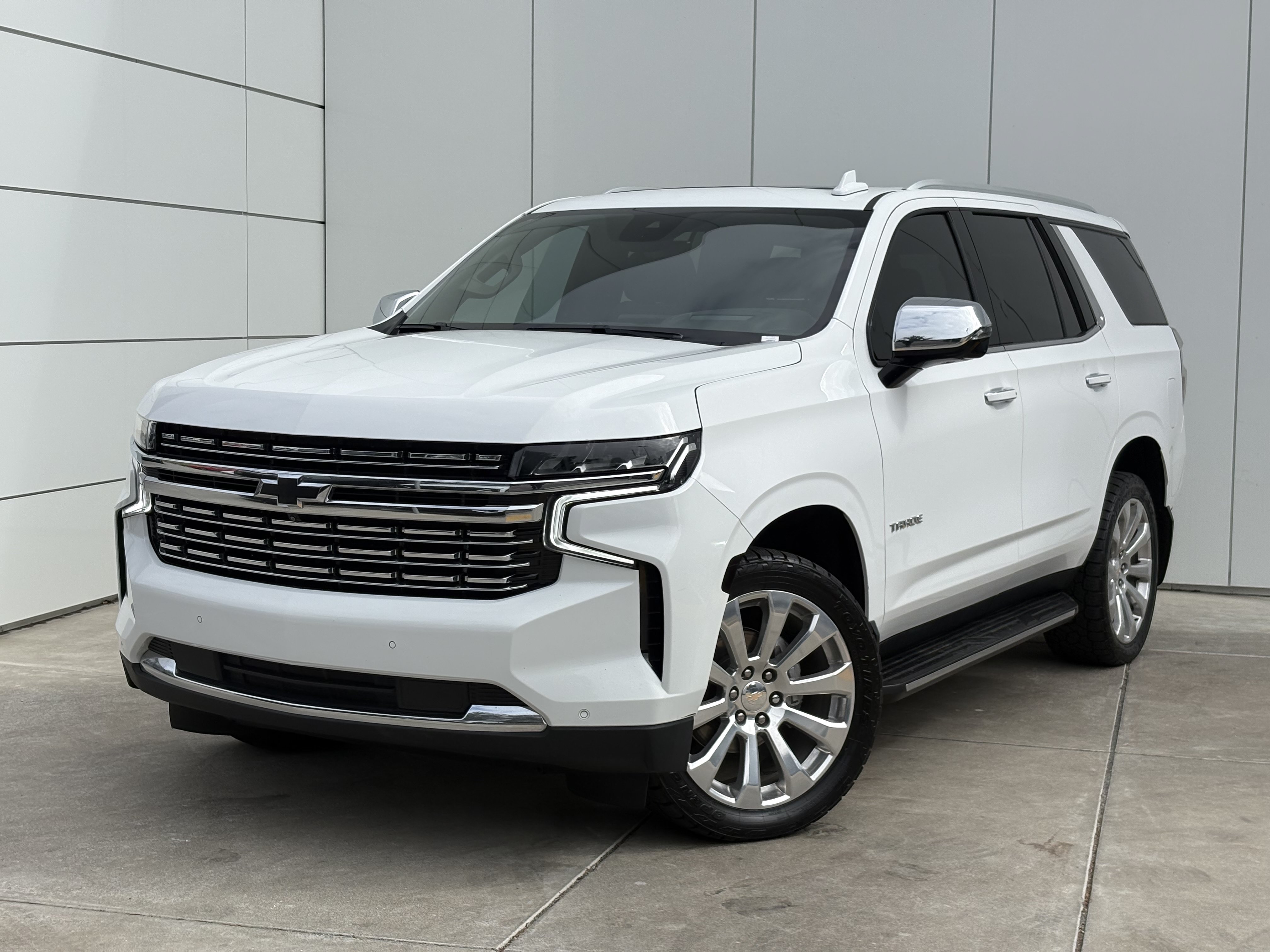 Used 2023 Chevrolet Tahoe Premier w/ Premium Package AWD/4WD image 2