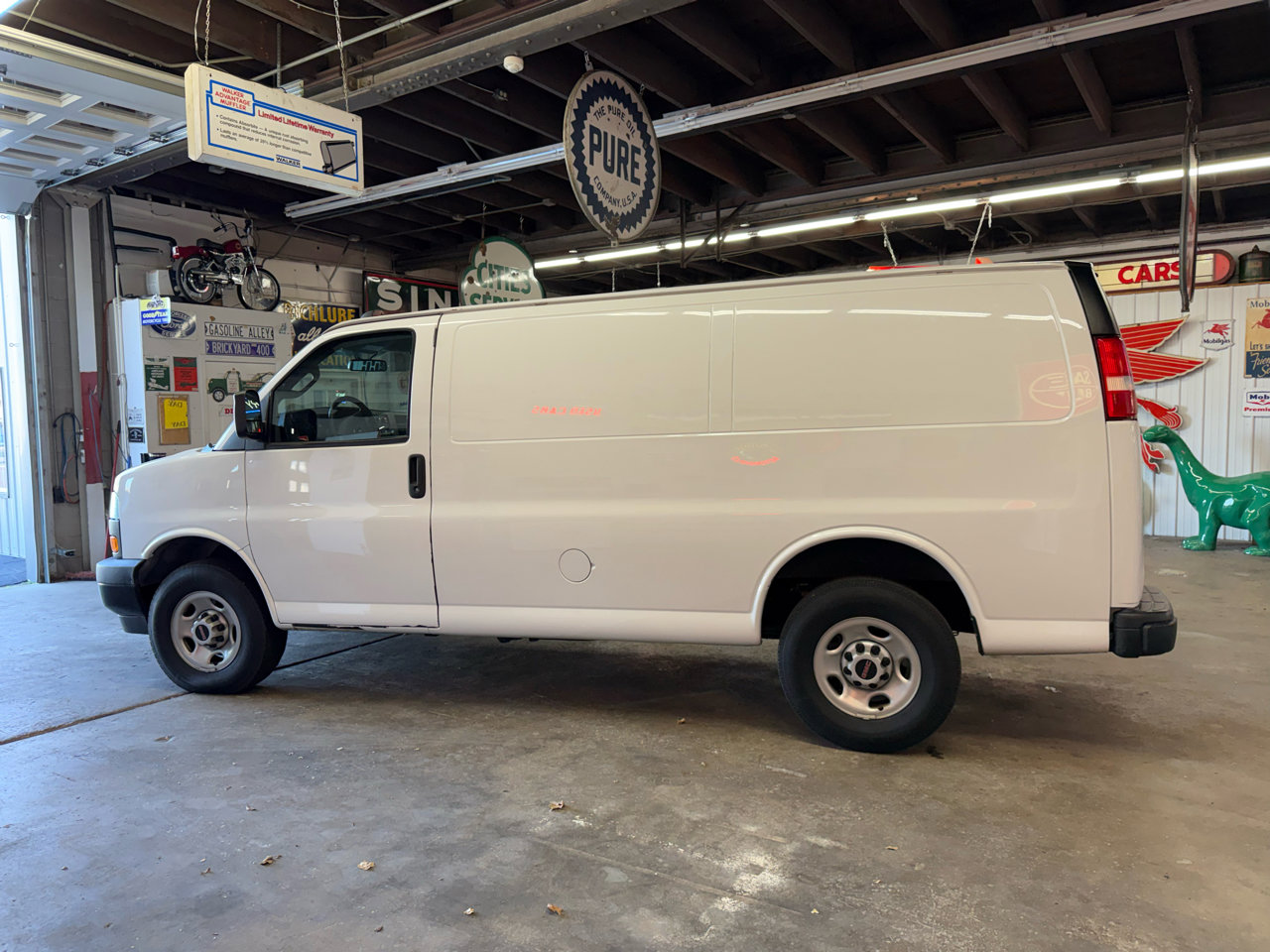 Used 2023 GMC Savana 2500 w/ Driver Convenience Package image 2