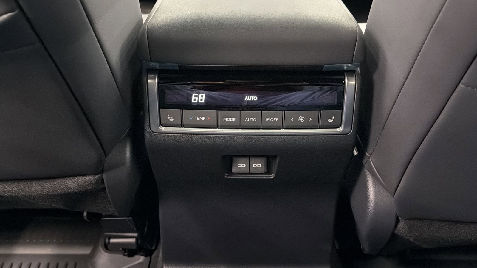 Used 2025 Lexus GX 550 w/ Accessory Package (2T) image 36