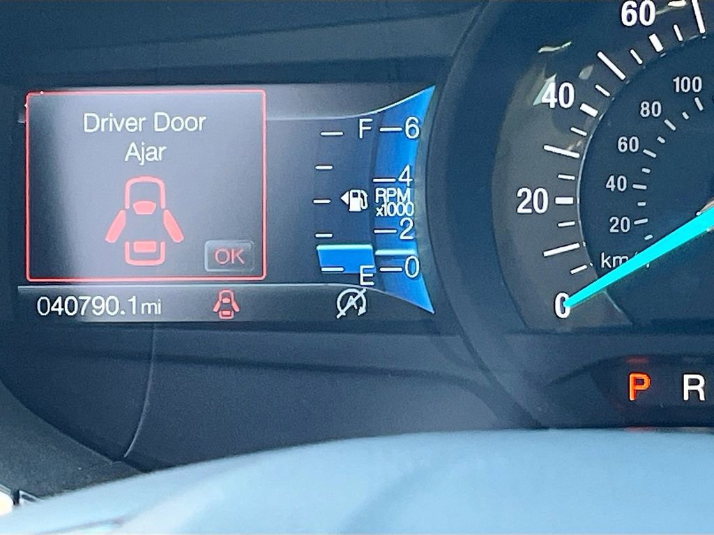 Used 2019 Ford Fusion SE FWD image 12
