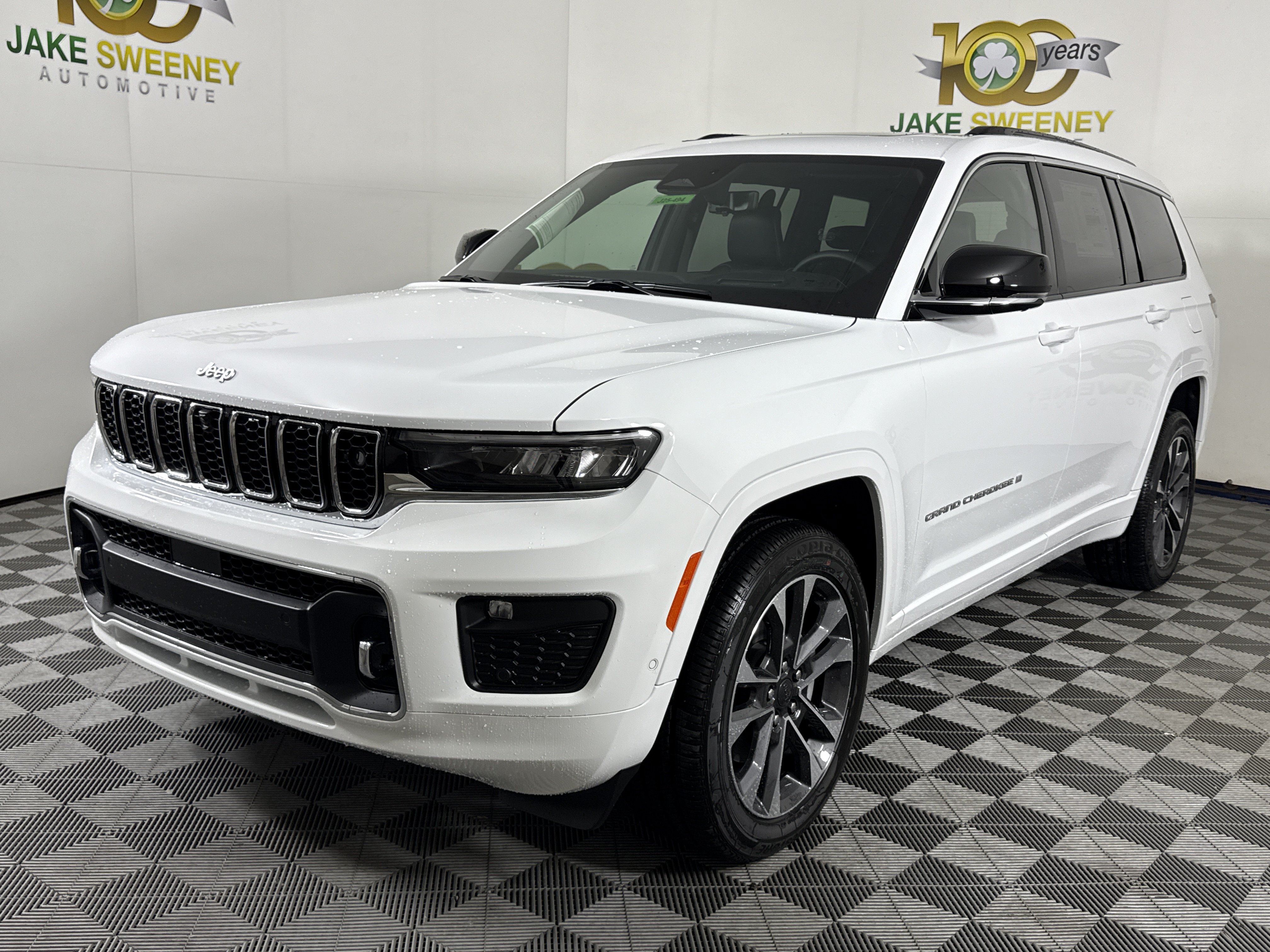 New 2025 Jeep Grand Cherokee L Overland w/ Advanced Protech Group III AWD/4WD image 4
