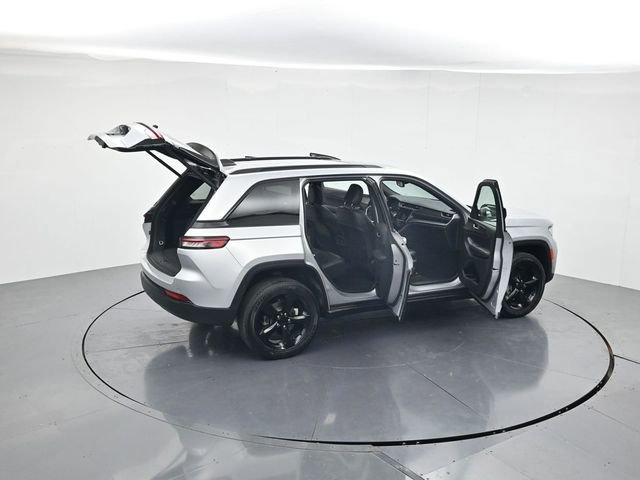 Used 2024 Jeep Grand Cherokee Altitude image 42