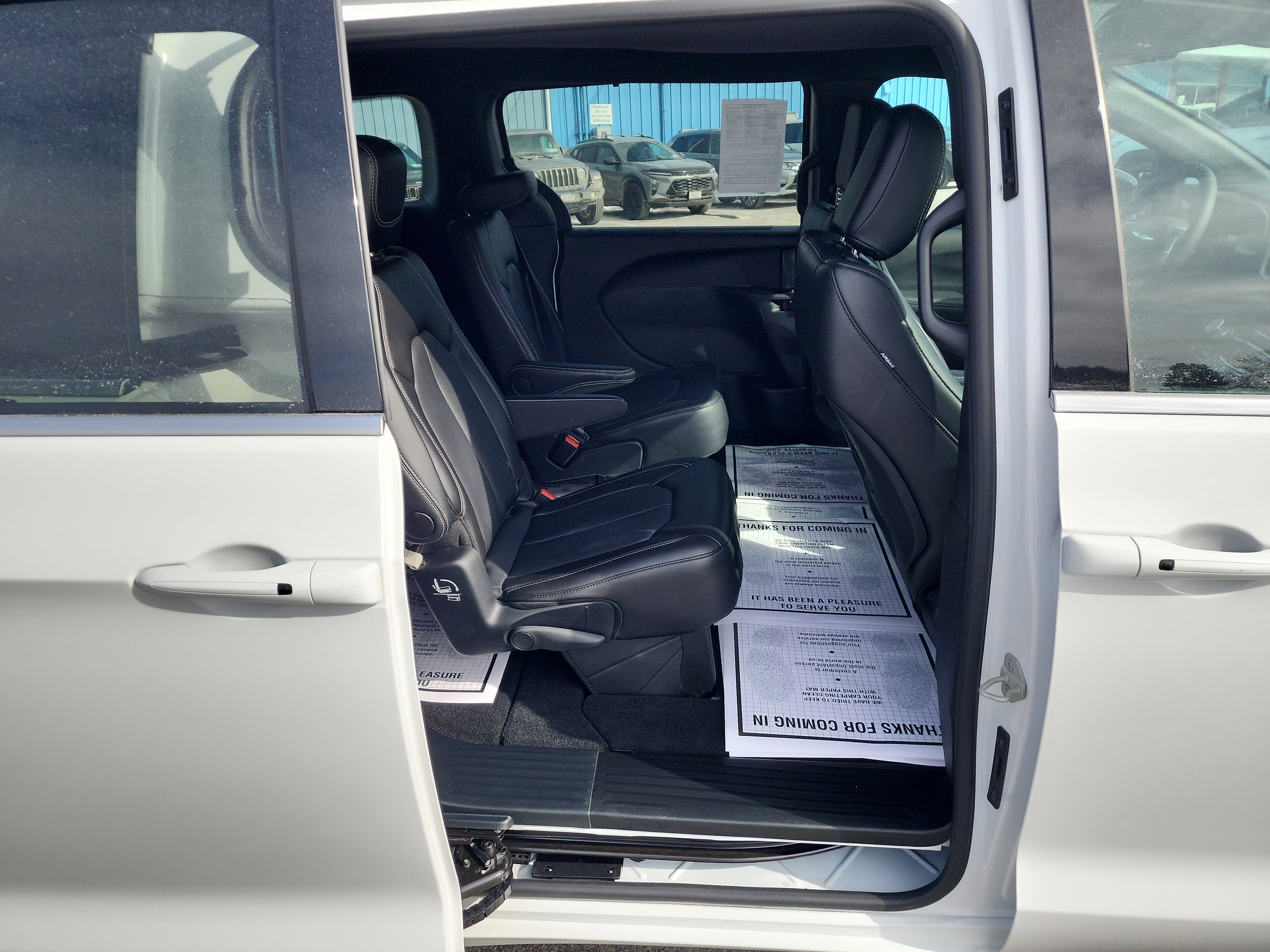 Used 2025 Chrysler Voyager LX image 31