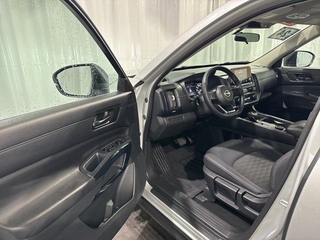 Certified 2024 Nissan Pathfinder S image 7