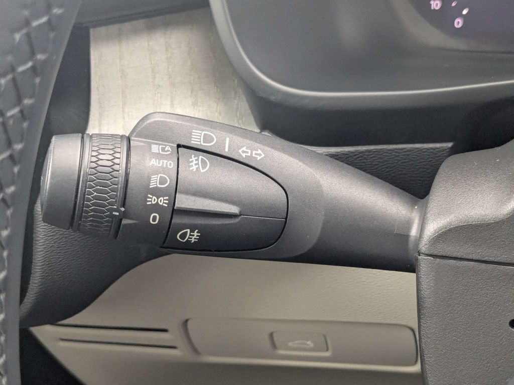 Certified 2023 Volvo XC40 B5 Plus w/ Protection Package Premier AWD/4WD image 38