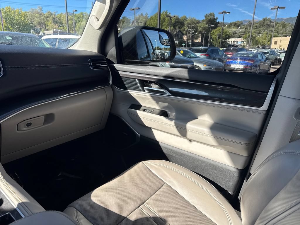 Used 2022 Jeep Wagoneer Series I AWD/4WD image 25