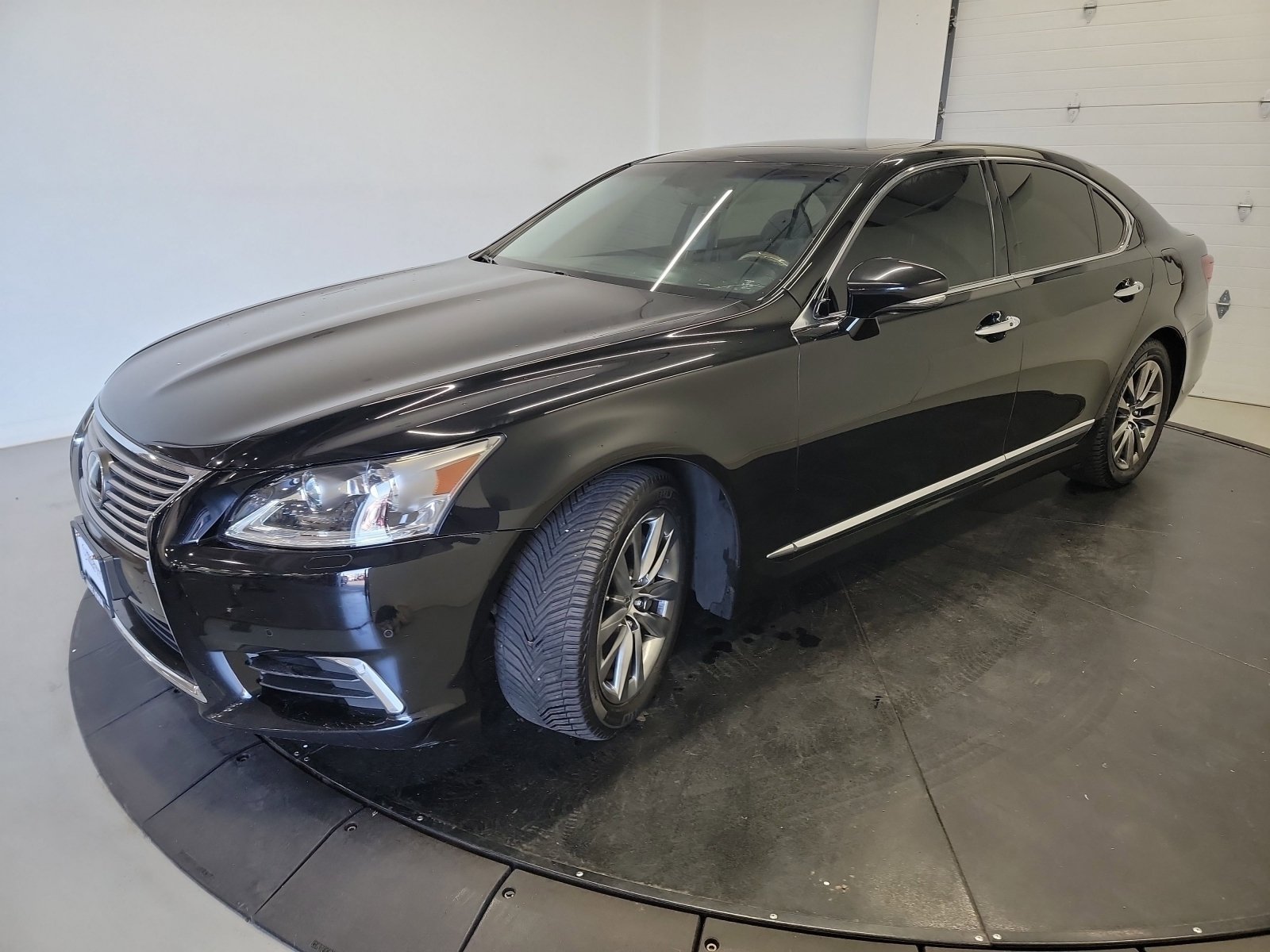 Used 2016 Lexus LS 460 AWD w/ Comfort Package image 3