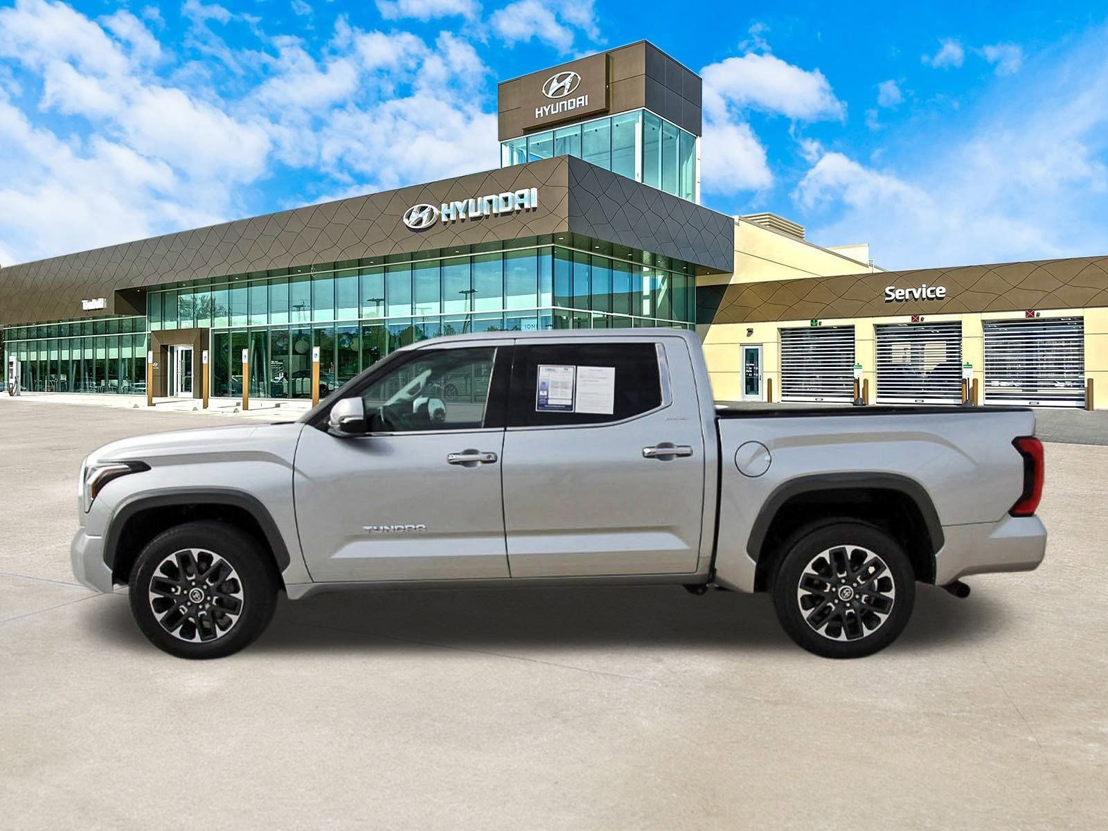 Used 2022 Toyota Tundra Limited w/ Power Package image 9