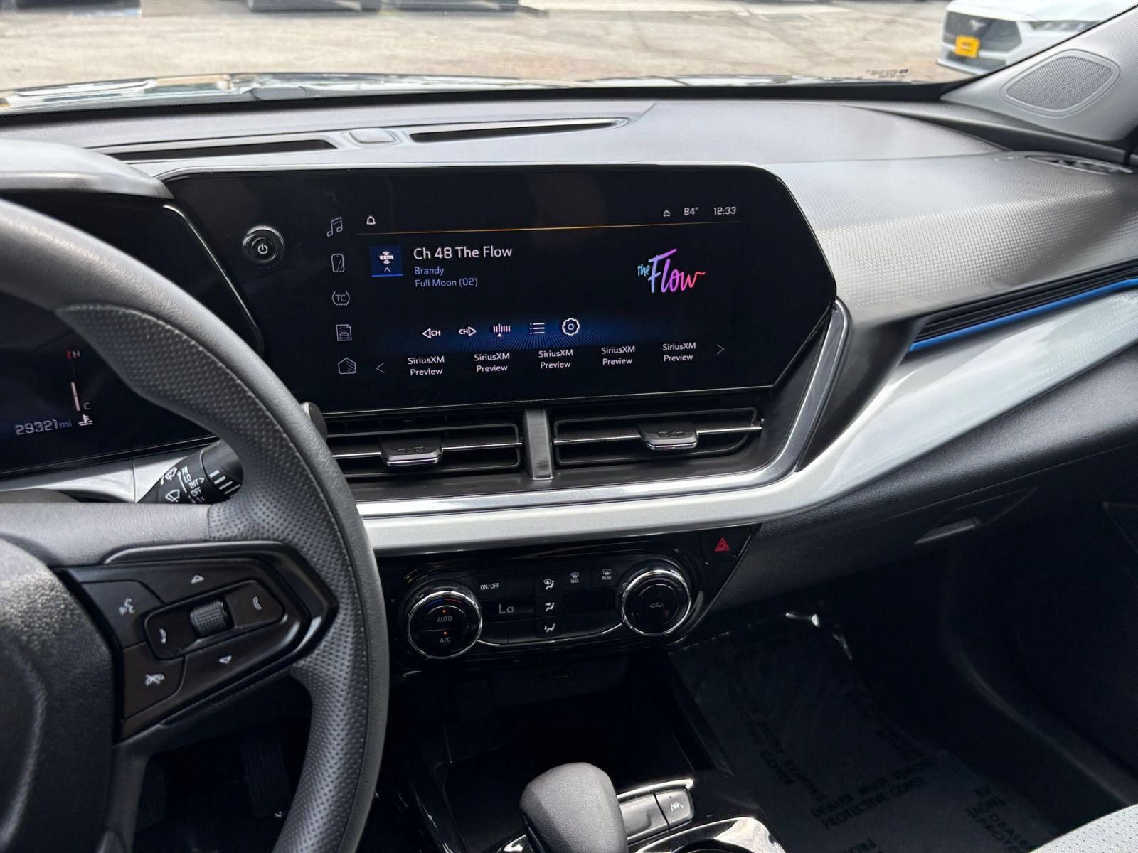 Used 2025 Chevrolet Trax LT FWD image 16