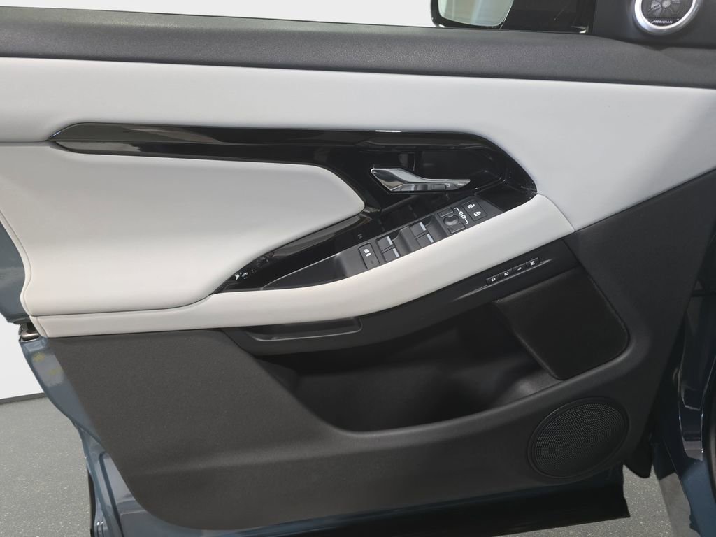 Used 2026 Land Rover Range Rover Evoque S image 26