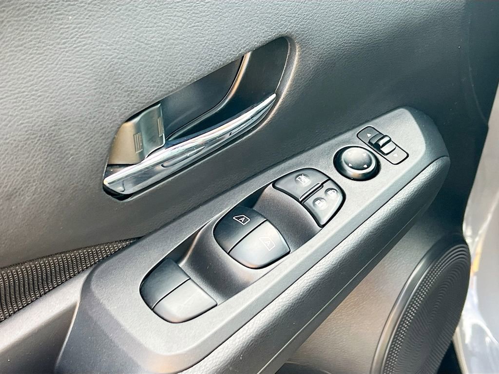 Used 2023 Nissan Kicks SV image 16