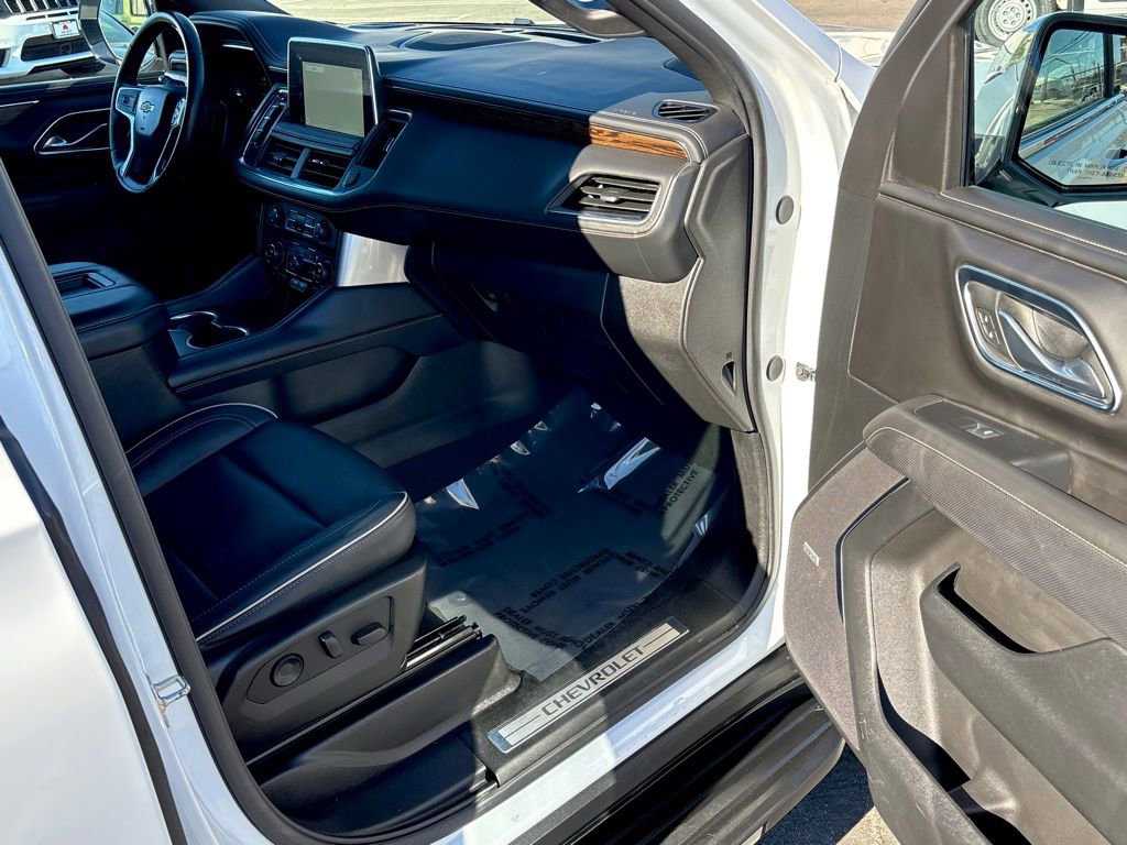 Used 2024 Chevrolet Suburban Premier image 28