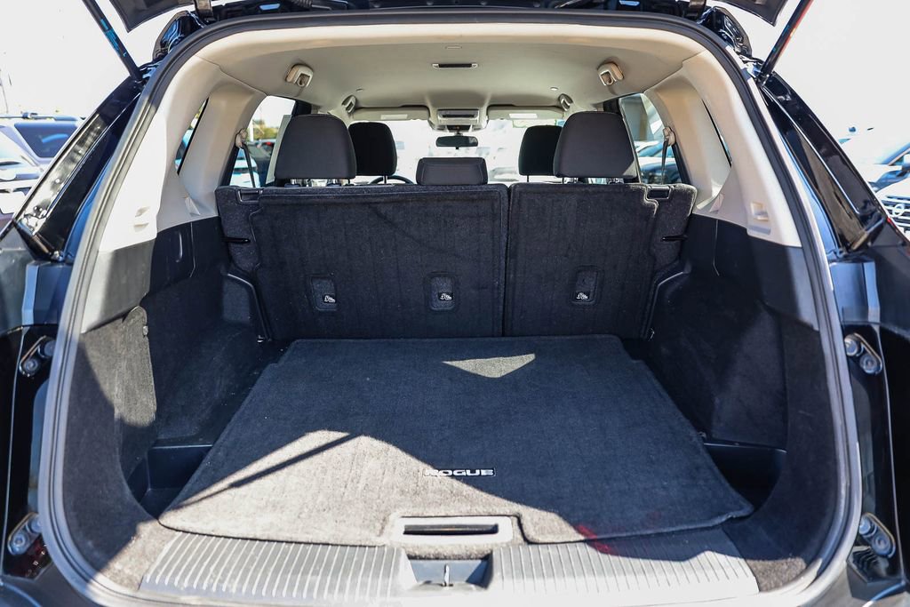 Used 2023 Nissan Rogue SV FWD image 25