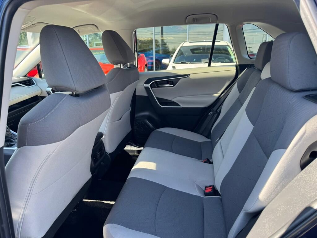 Used 2021 Toyota RAV4 XLE image 11