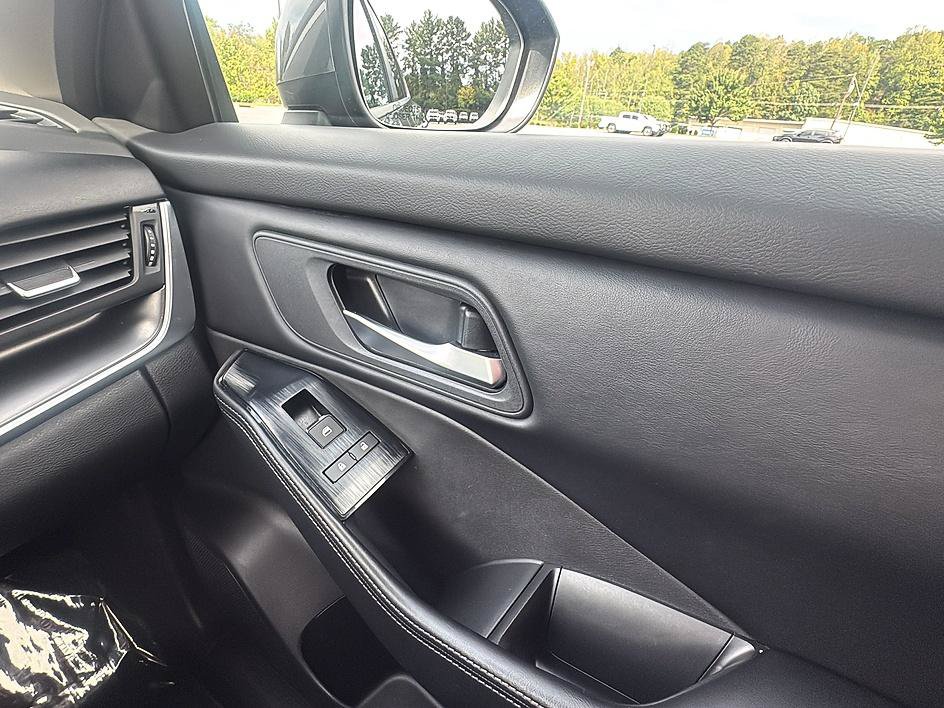 Certified 2025 Nissan Rogue SV AWD/4WD image 24