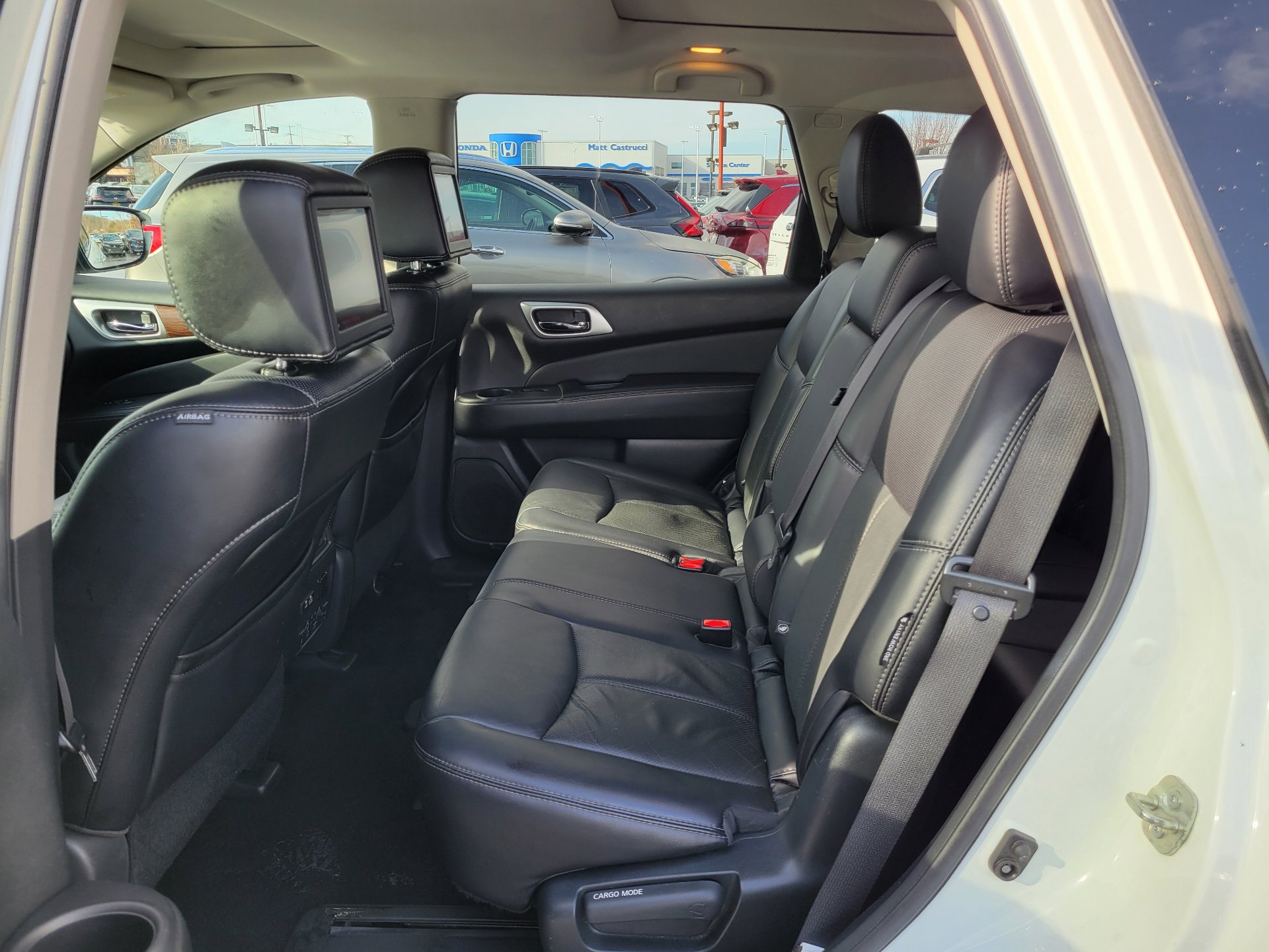 Used 2019 Nissan Pathfinder Platinum image 12