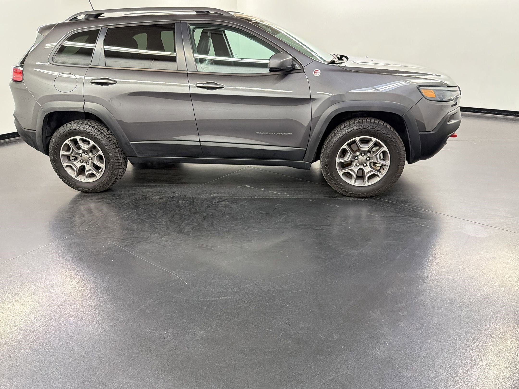 Used 2021 Jeep Cherokee Trailhawk w/ Trailer Tow Group AWD/4WD image 8