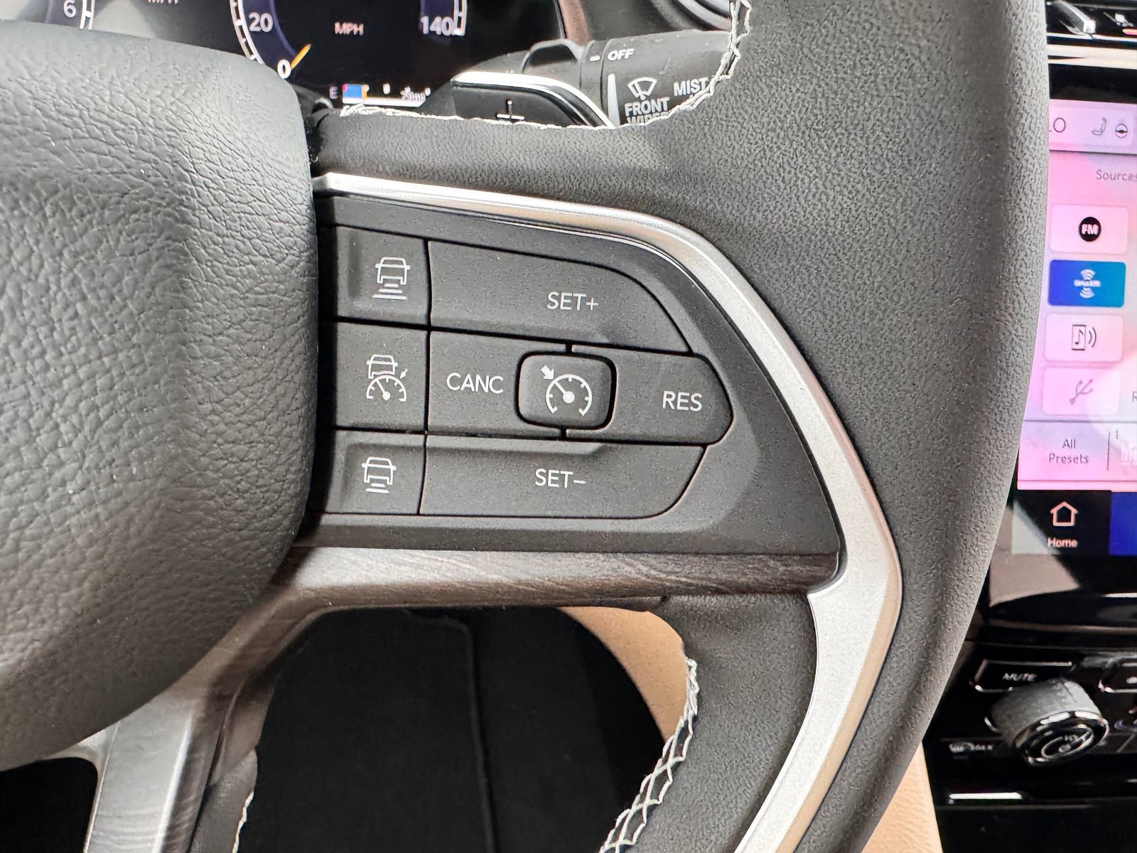 New 2025 Jeep Grand Cherokee Limited w/ Luxury Tech Group II image 17