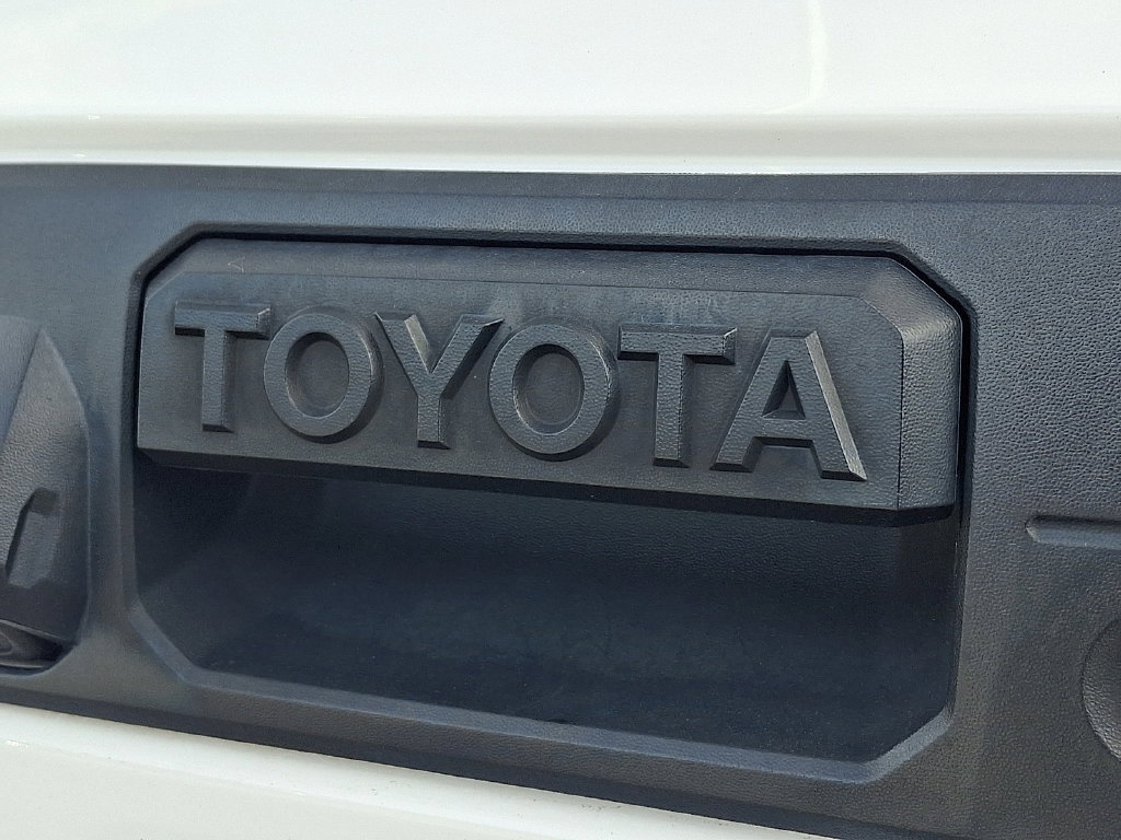 Used 2022 Toyota Tacoma SR w/ SR Convenience Package RWD image 33