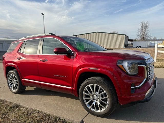 Used 2026 GMC Terrain Denali AWD/4WD image 3