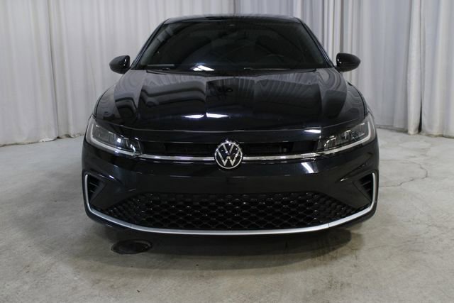 Used 2025 Volkswagen Jetta SE w/ Sunroof Package image 26