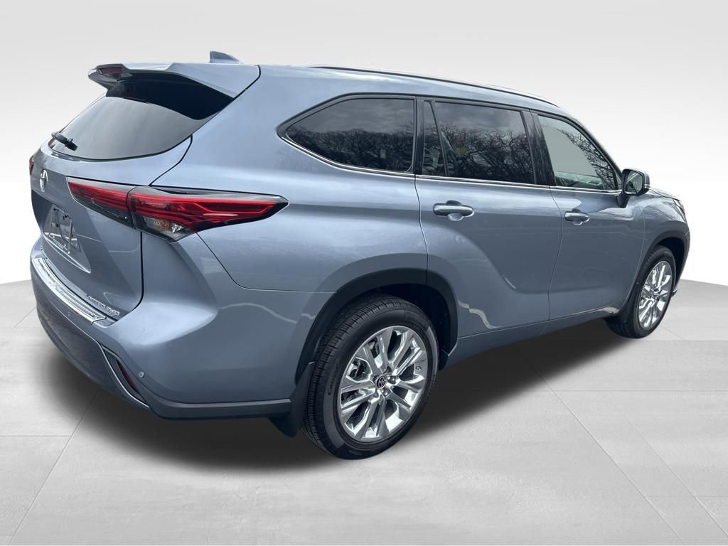 Used 2023 Toyota Highlander Limited image 6