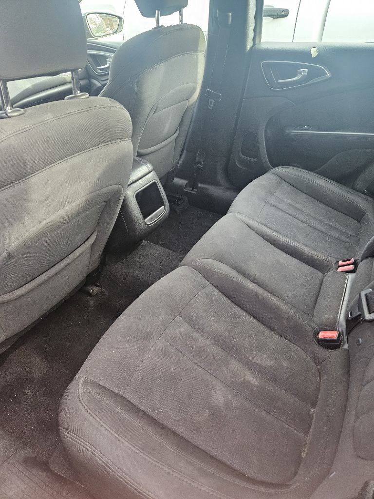 Used 2015 Chrysler 200 Limited image 5