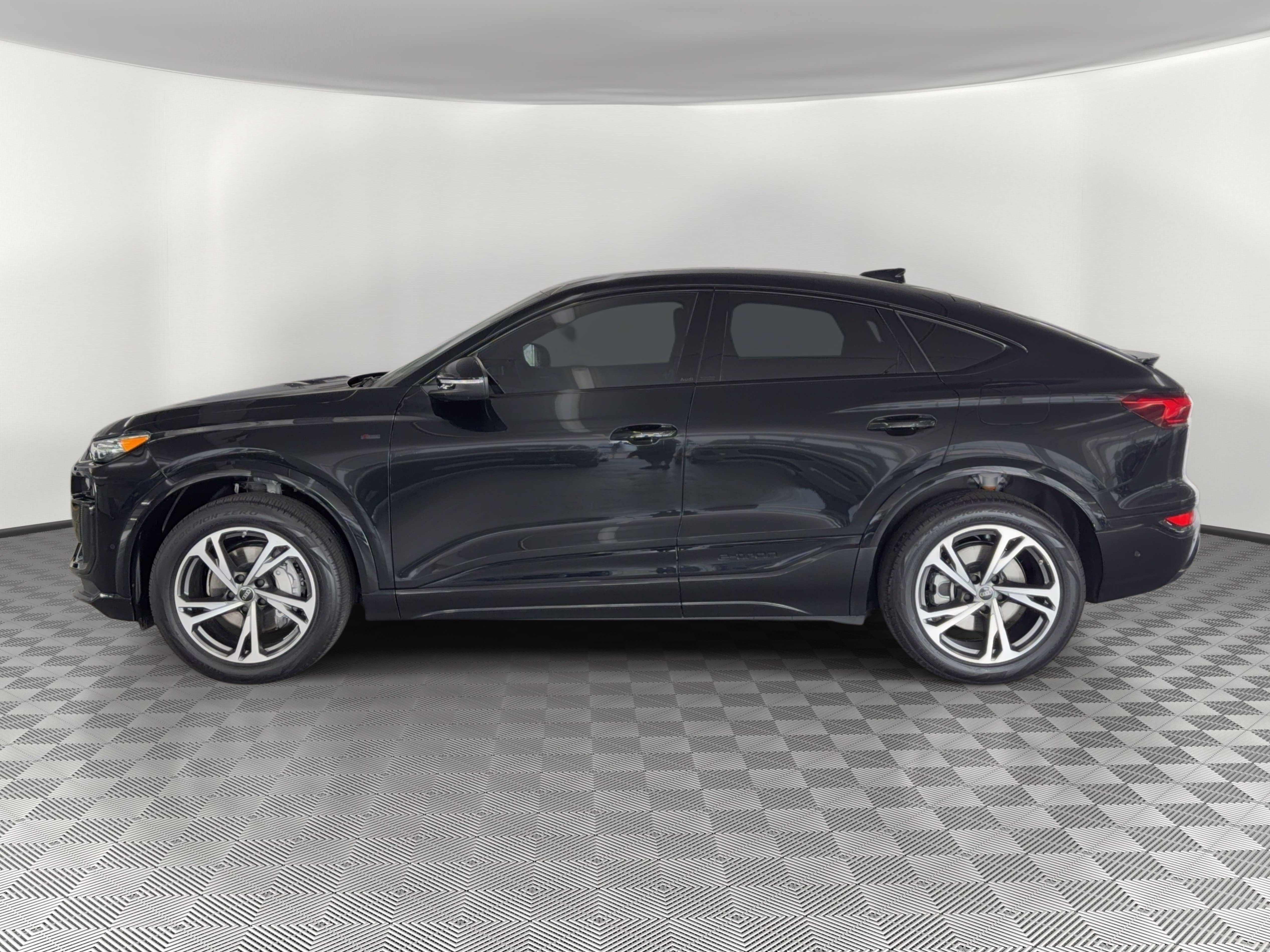 New 2027 Audi Q6 e-tron Premium Plus AWD/4WD image 2