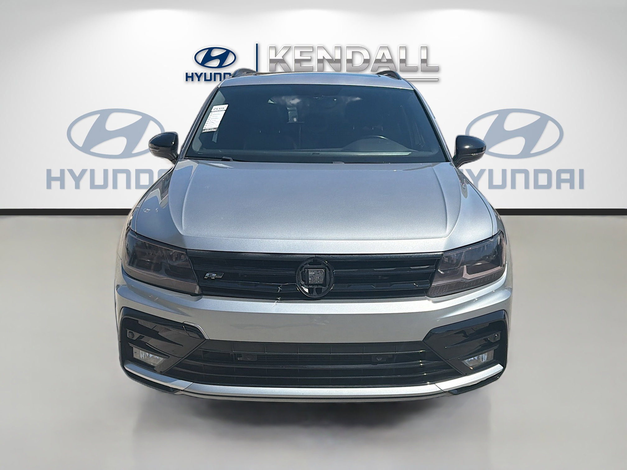 Used 2020 Volkswagen Tiguan SE R-Line image 2