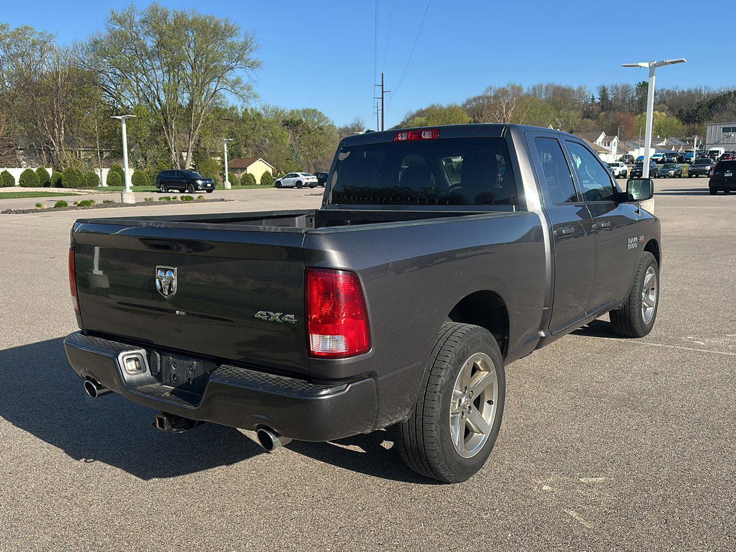 Used 2018 RAM 1500 Express w/ Express Value Package AWD/4WD image 3