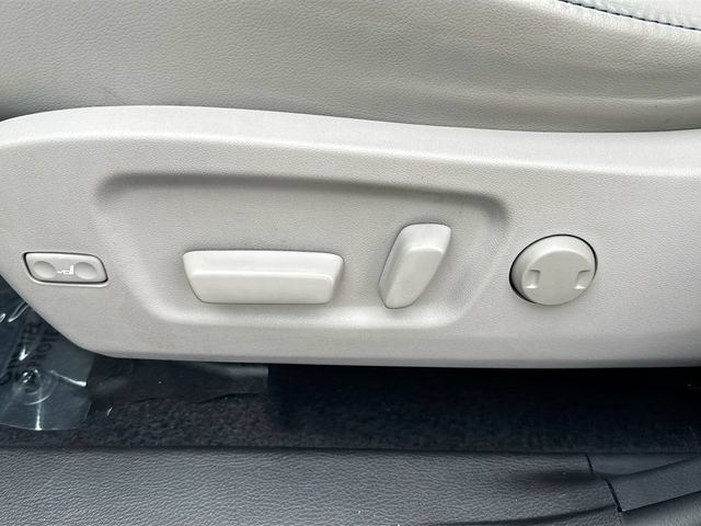 Used 2019 Toyota Highlander XLE AWD/4WD image 34