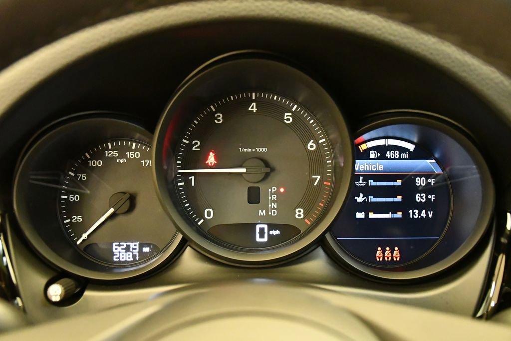 Used 2025 Porsche Macan image 27