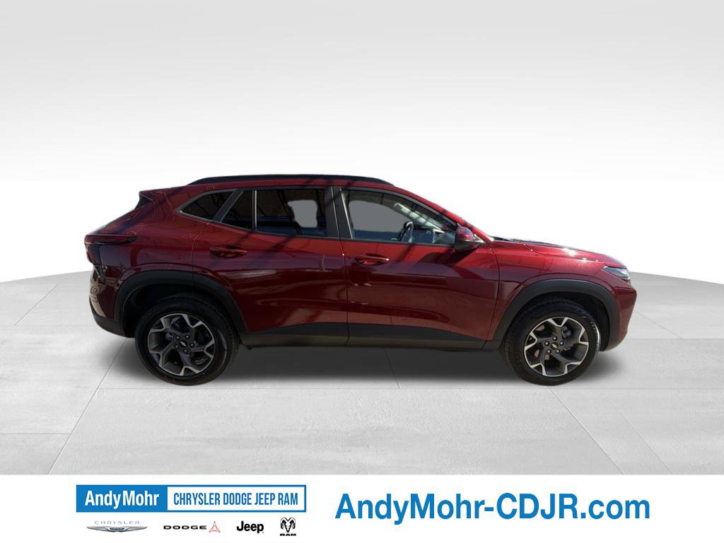 Used 2024 Chevrolet Trax LT FWD image 8