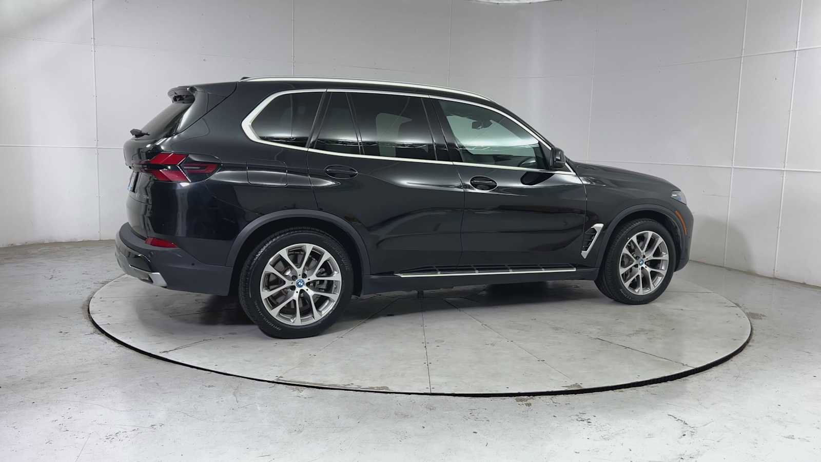Used 2025 BMW X5 xDrive50e image 9