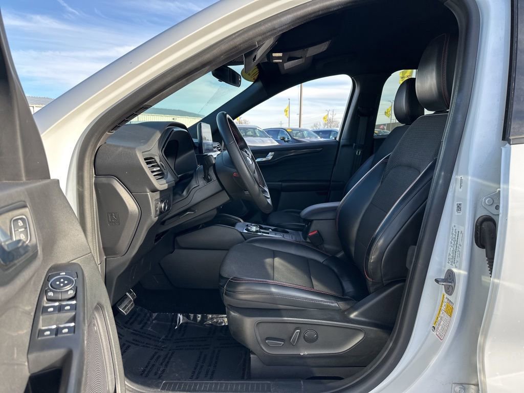 Used 2023 Ford Escape ST-Line image 6
