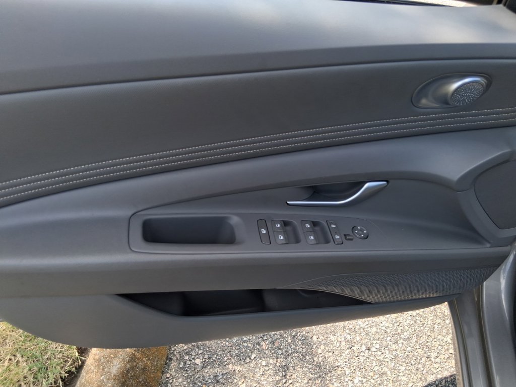 Used 2023 Hyundai Elantra SEL w/ Convenience Package FWD image 10