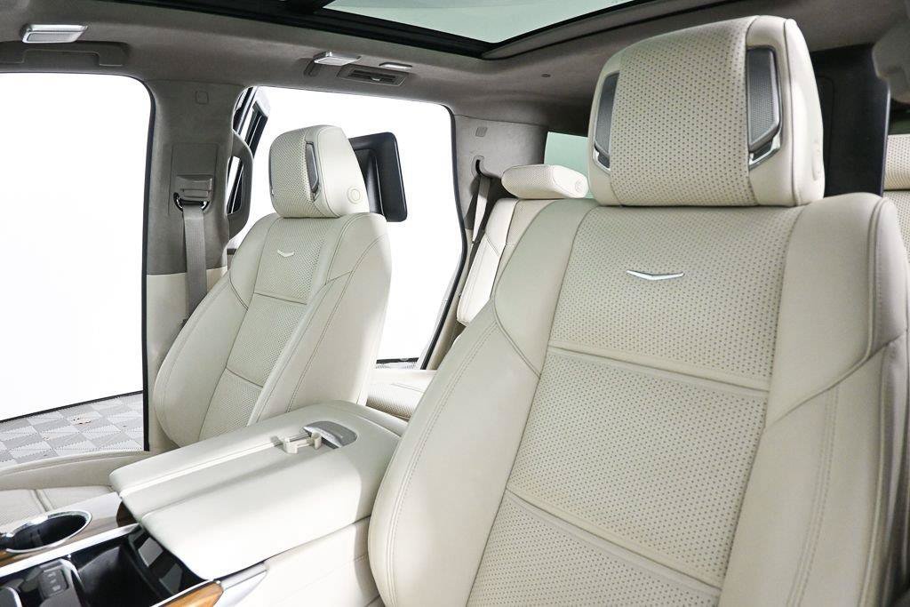 Used 2025 Cadillac Escalade Sport Platinum w/ LPO, Floor Liner Package AWD/4WD image 5