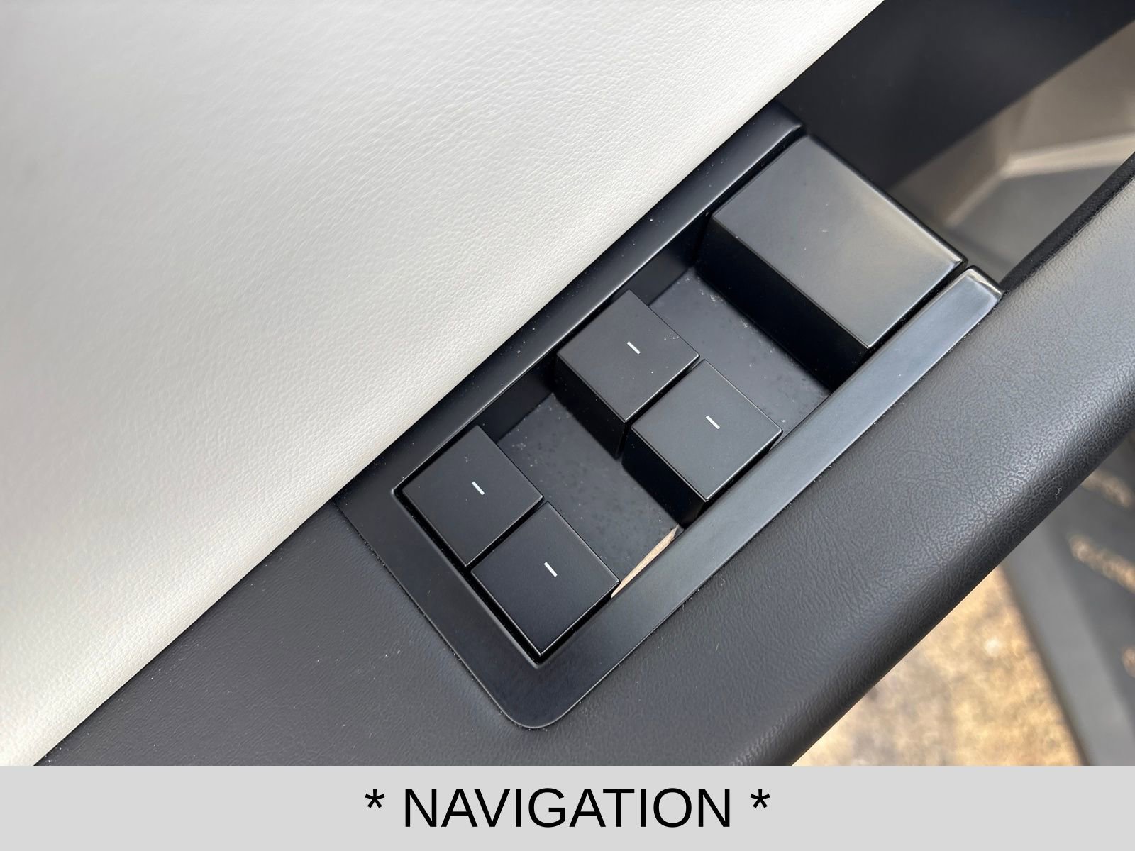 Used 2024 Tesla Cybertruck AWD Crew Cab image 11