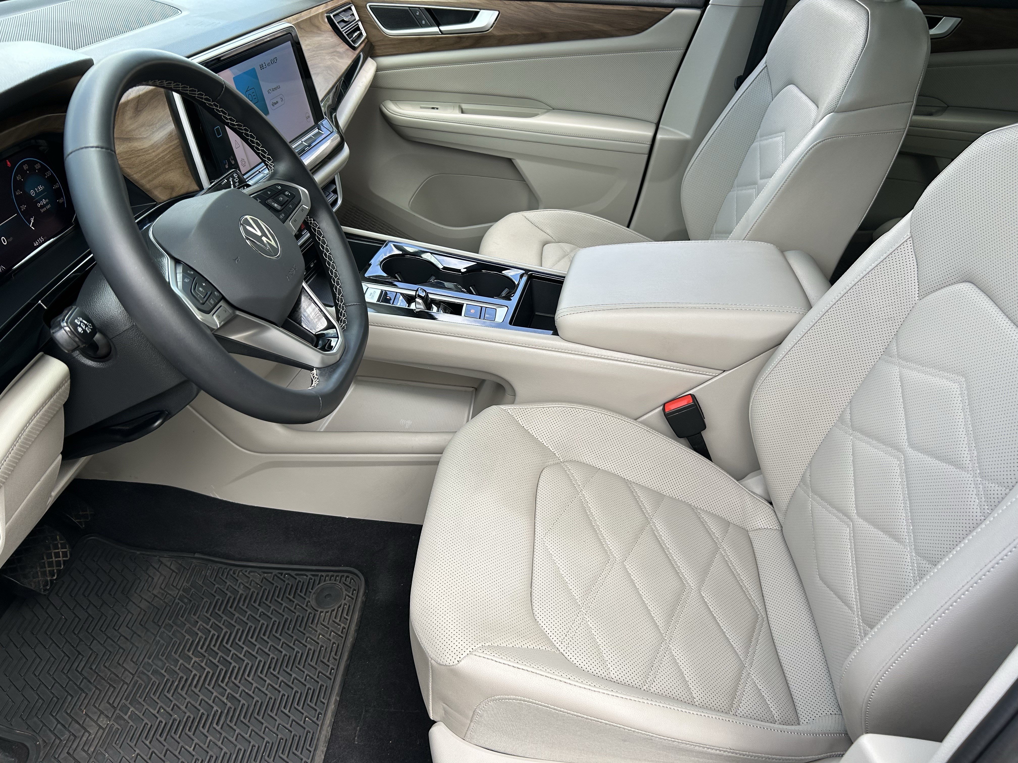 Used 2024 Volkswagen Atlas SE w/ Panoramic Sunroof Package AWD/4WD image 17