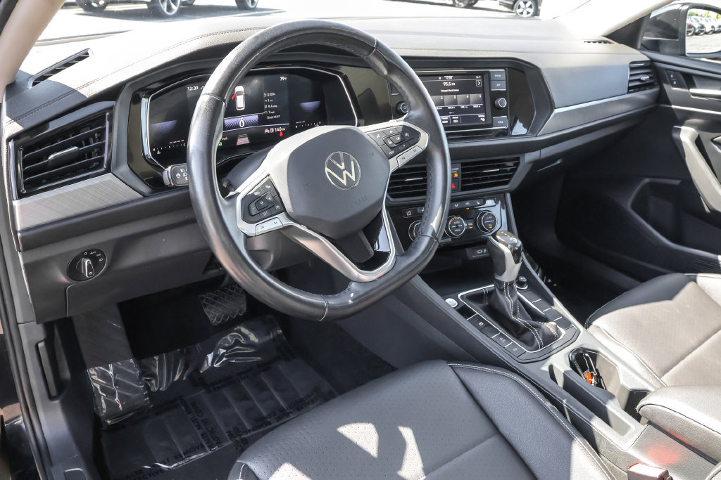Certified 2024 Volkswagen Jetta SE FWD image 4