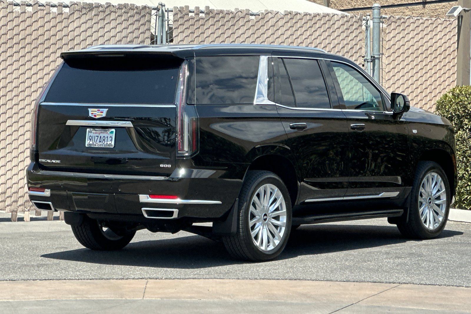 Used 2025 Cadillac Escalade Luxury w/ LPO, Floor Liner Package RWD image 4